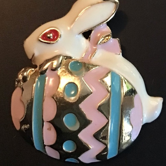 Gold tone bunny and colorful egg pendant - Picture 2 of 5